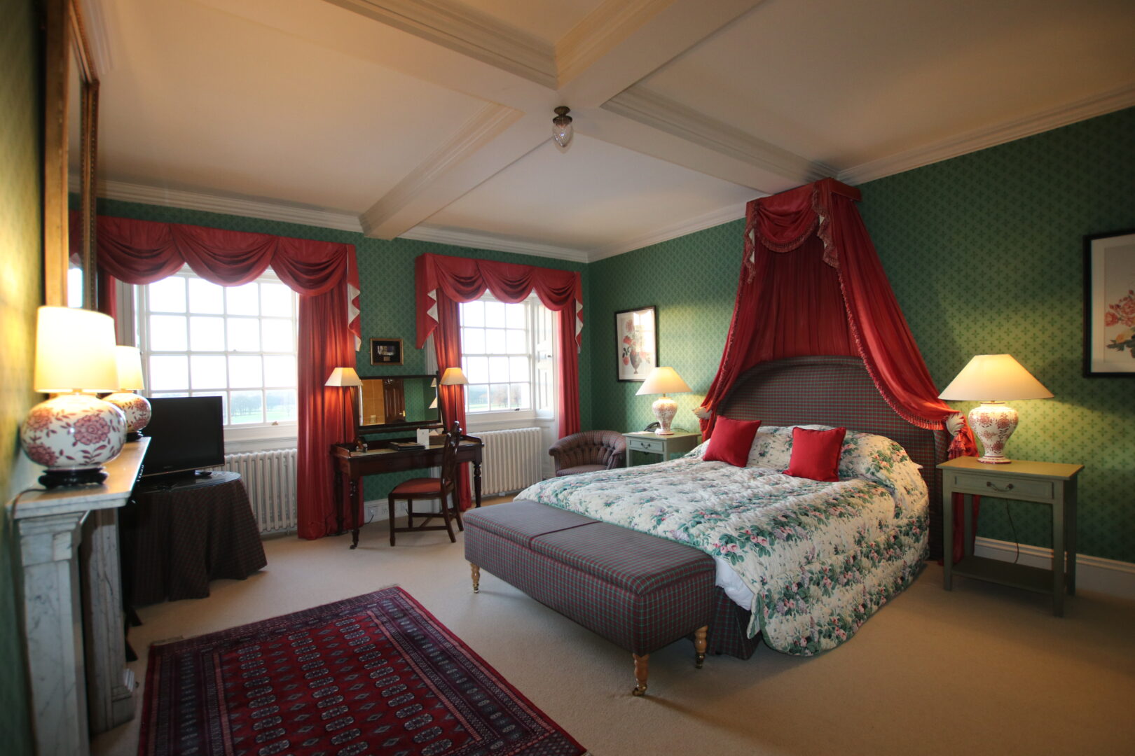 We have 5 Executive en-suite  bedrooms available for you to choose from all priced at £185 per room.  Honourable Oliver's bedroom occupies a King size bed with corona.  The en-suite bathroom has a walk in shower.  This bedroom is located on the top floor and accessed via a steep staircase and is therefore not suitable for people with mobility issues.  This room permits a cot.