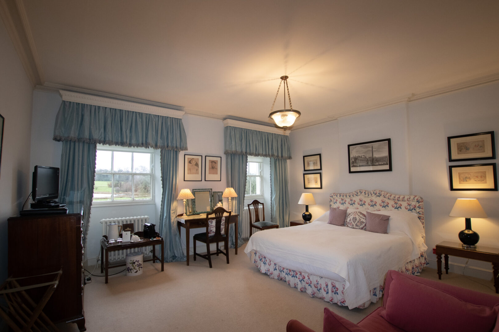 We have 5 Executive en-suite  bedrooms available for you to choose from all priced at £185 per room.  This bedroom is designated for guests with mobility issues and can be accessed via a lift.  The bedroom occupies a King size bed and an armchair sofa bed.  The en-suite is a spacious bathroom and has a walk in shower and a free standing bath. A cot is permitted in this room if the sofa bed is not occupied.